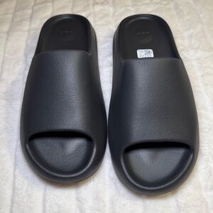 Men’s Yeezy Slides Slate Grey Men’s Size 12